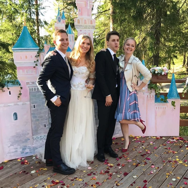 Анна Тарасова устроила свадьбу в голливудском стиле