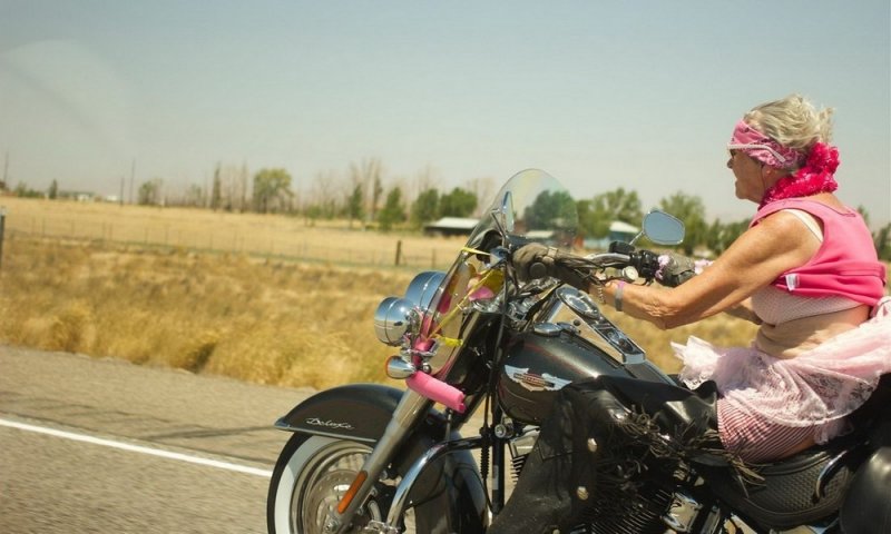 Бабуля на мотоцикле картинки