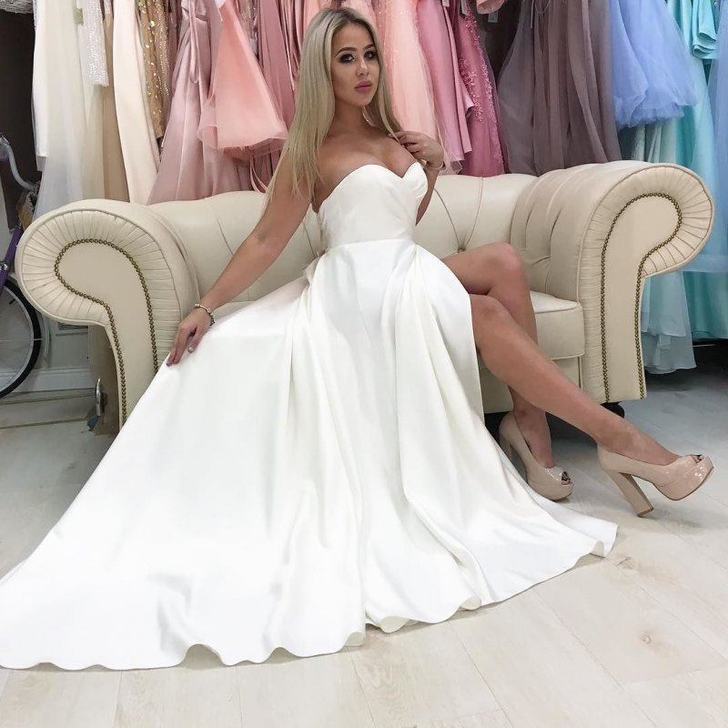 Маша Кохно подбирает идеальное свадебное платье