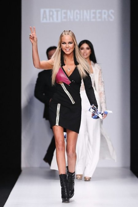 Мария Погребняк представила смелую коллекцию на Mercedes-Benz Fashion Week Russia - Фото №1